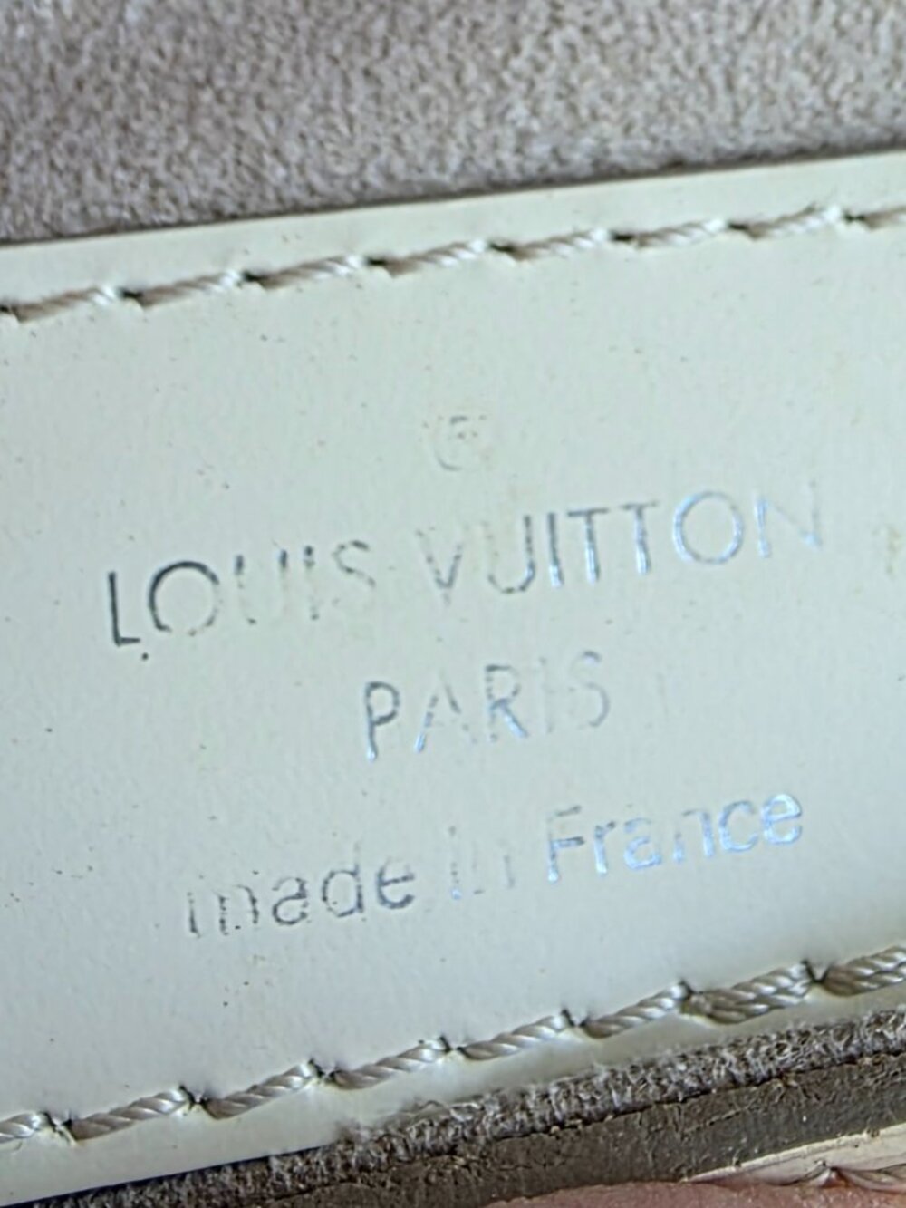Louis Vuitton Montaigne Ivory Epi Leather Pouchette MiniBag - Picture 7 of 13